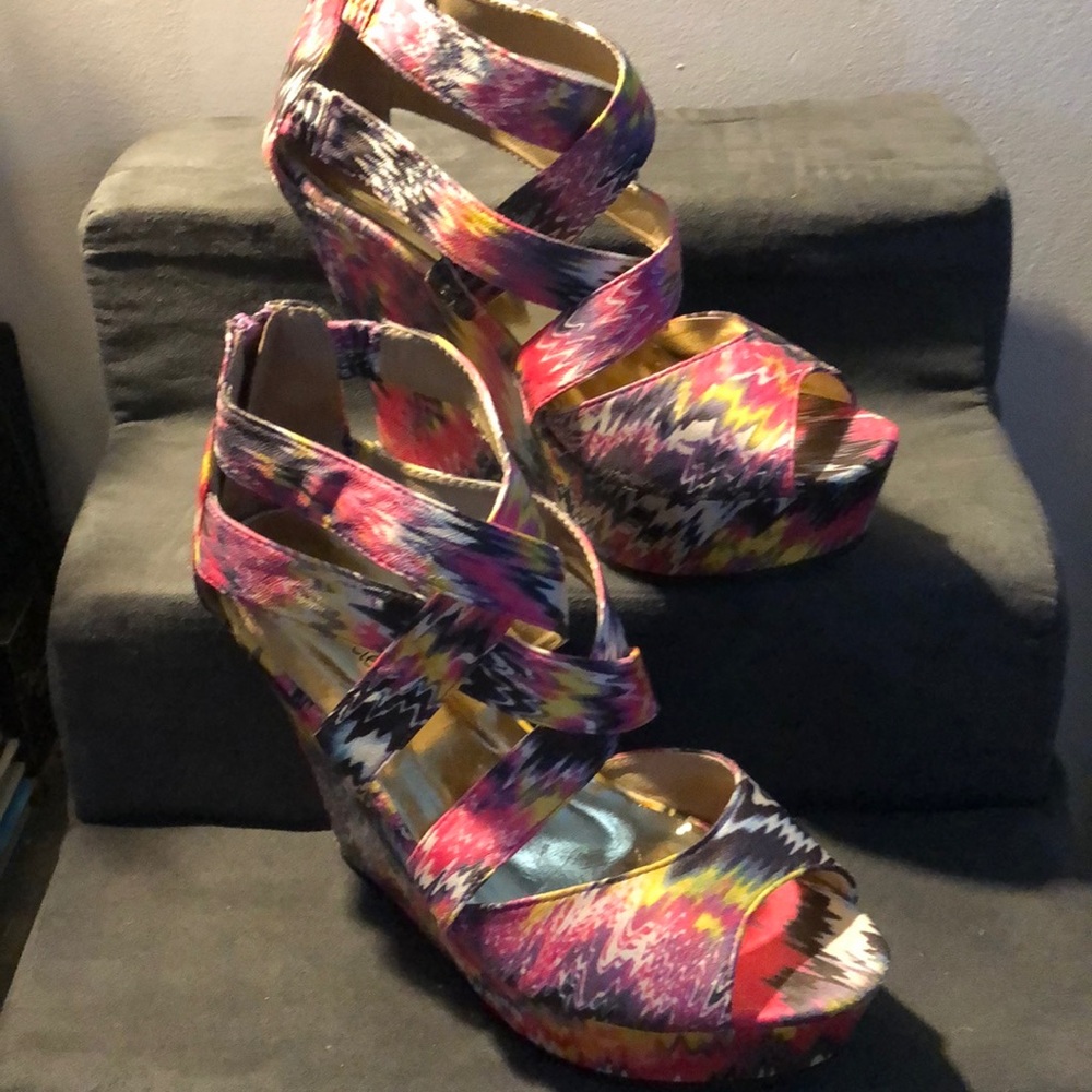 Ladies  Red Circle Multi-Color Wedges Sz 12